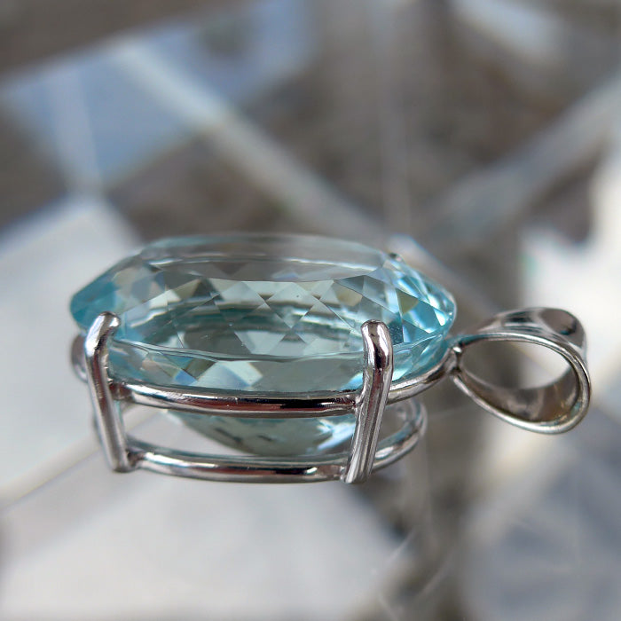 Museum Grade Oval Cut AAA Aquamarine Pendant in White Gold
