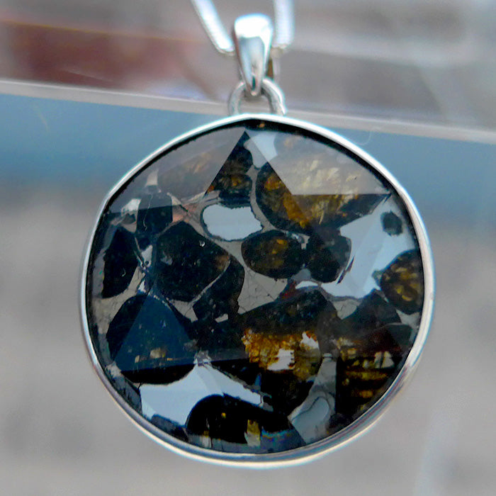Large Round Star of David Pallasite Pendant with Mirrors and Peridot
