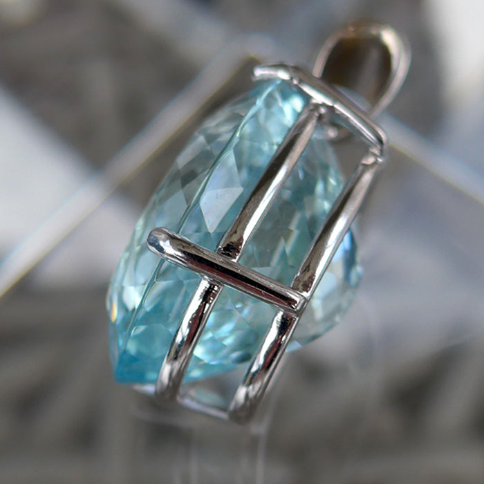 Museum Grade Oval Cut AAA Aquamarine Pendant in White Gold