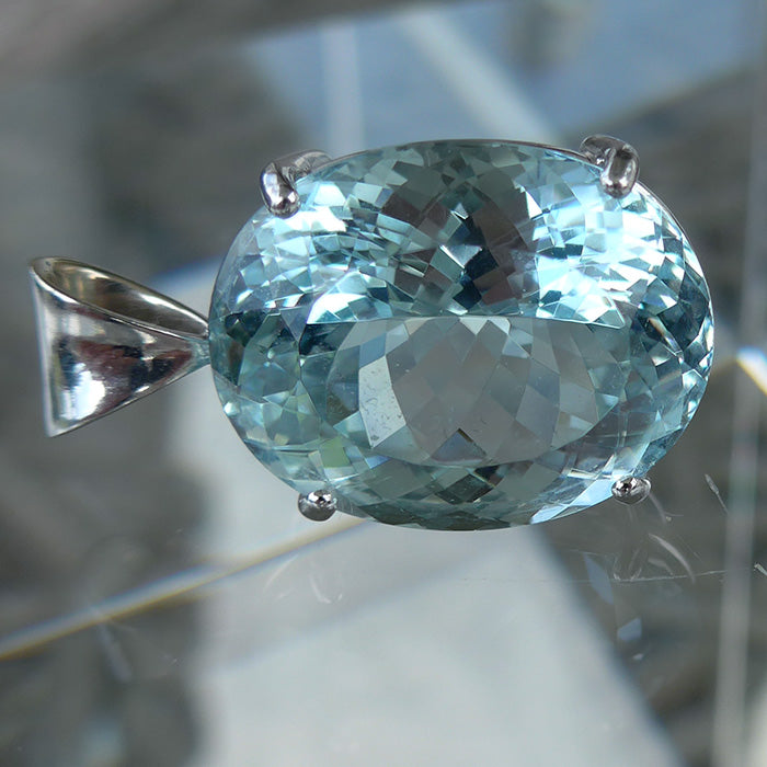 Museum Grade Oval Cut AAA Aquamarine Pendant in White Gold