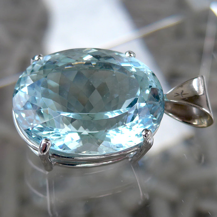 Museum Grade Oval Cut AAA Aquamarine Pendant in White Gold