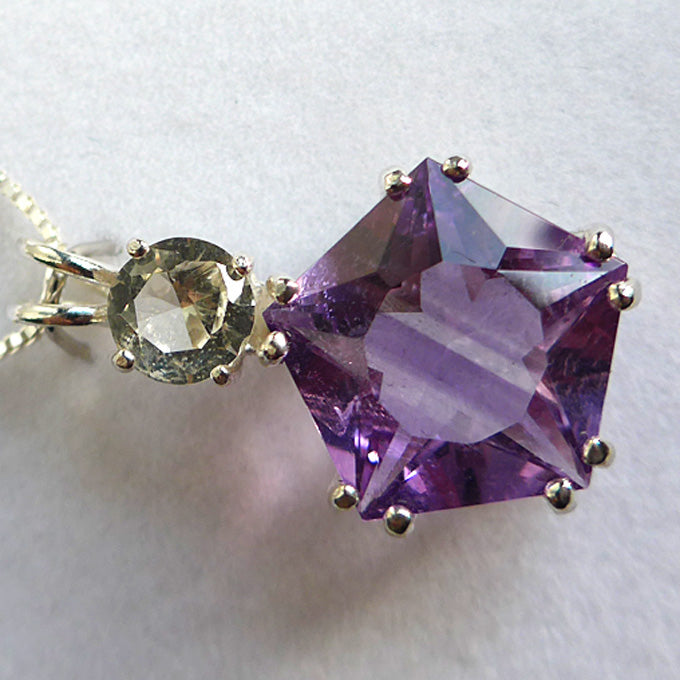 Amethyst Rose de France Star of Venus with Golden Labradorite